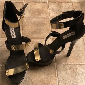Steve Madden gold and black pumps